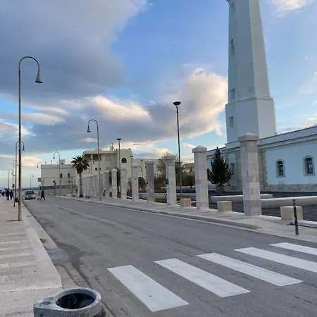 White House * Torre Canne