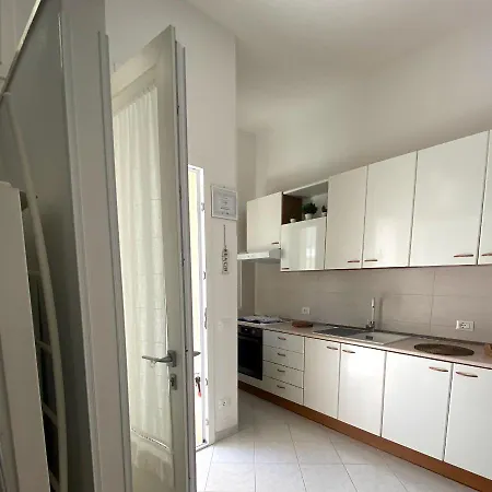 White House * Torre Canne