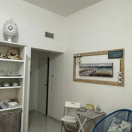 White House * Torre Canne