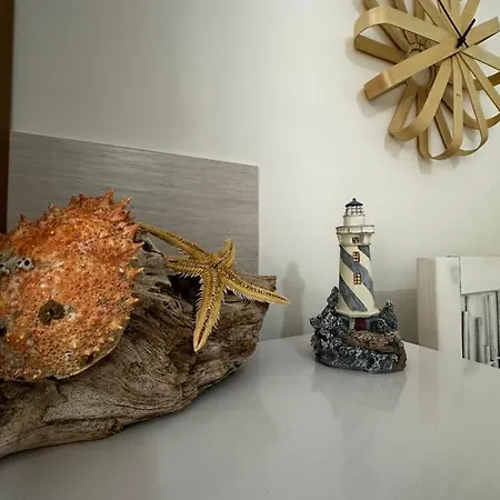 White House * Torre Canne