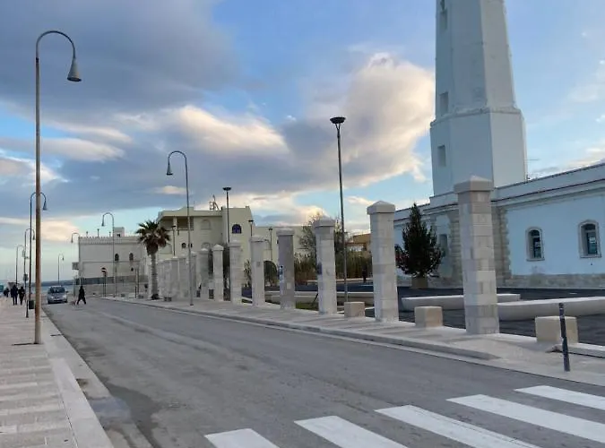 White House * טורה קאנה