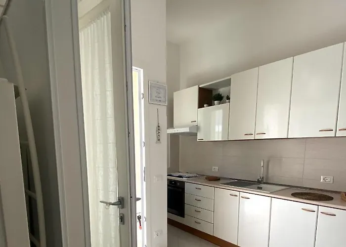 White House * טורה קאנה